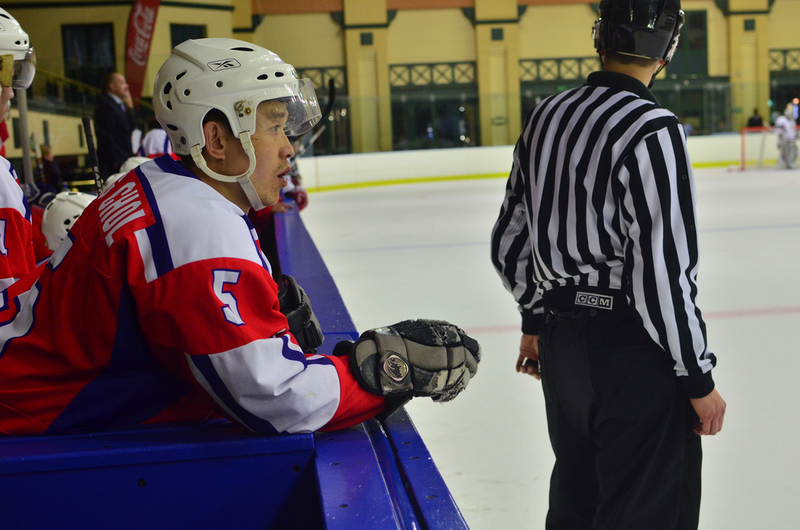 Illustration for article titled Photos: The North Korean Hockey Team